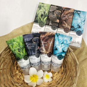 𝟑𝐖 𝐂𝐋𝐈𝐍𝐈𝐂 𝐂𝐥𝐞𝐚𝐧𝐬𝐢𝐧𝐠 𝐅𝐨𝐚𝐦 Face Wash  Size :100ml